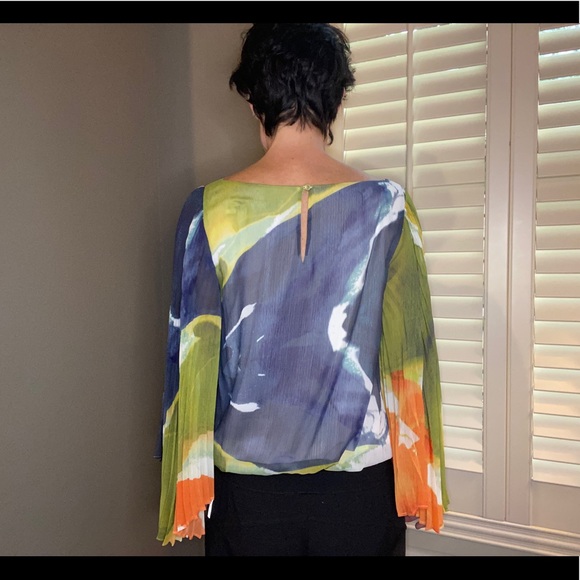 Alice+ Olivia Wide Arm Crop Blouse - Picture 8 of 9